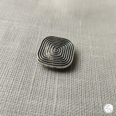 Broche aimantée "Carré spirale"