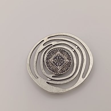Broche aimantée "Spirale argentée celtique"