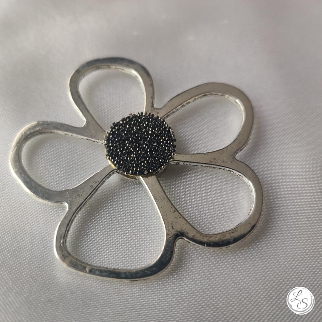 Broche aimantée "Porte lunettes fleur argentée Swarovski metallic" – Image 2