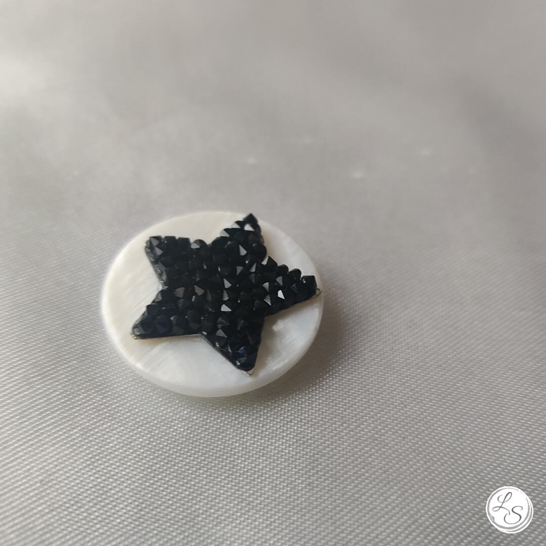Broche aimantée "Swarovski étoile noire sur nacre" – Image 2