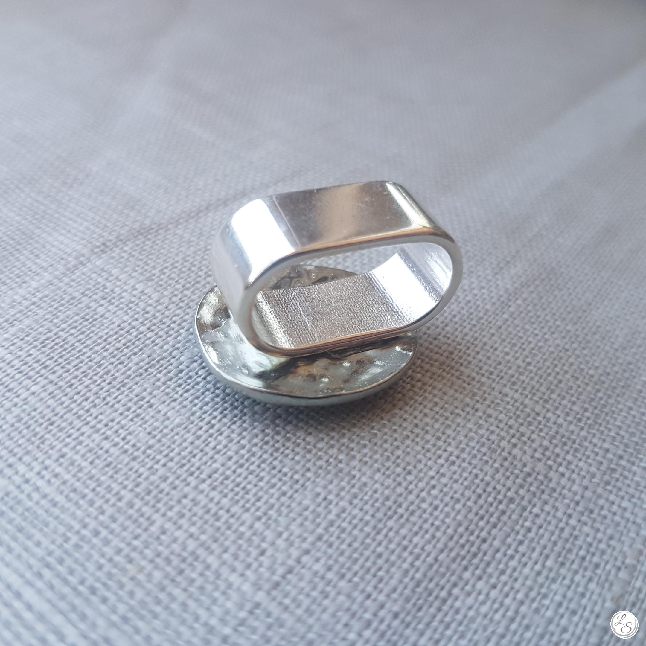 Broche aimantée "Porte lunettes tube argenté" – Image 2