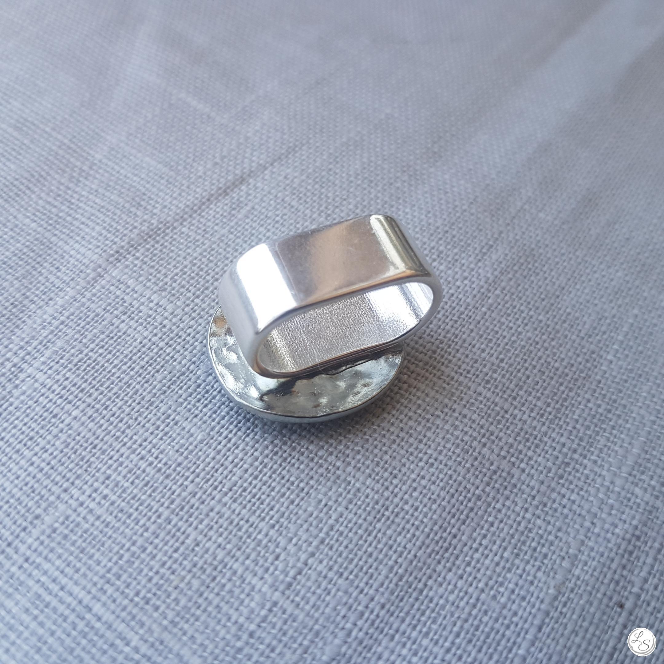 Broche aimantée "Porte lunettes tube argenté"