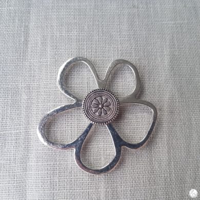 Broche aimantée "Porte lunettes fleur argent Motif fleur "