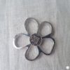 Broche aimantée "Porte lunettes fleur tout argent" – Image 3