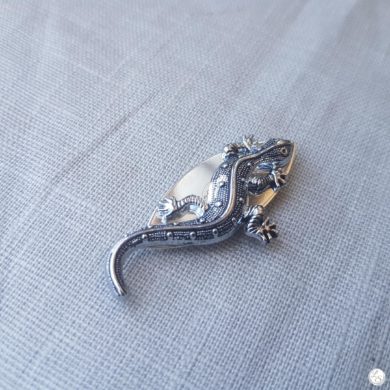 Broche aimantée "Salamandre argentée"