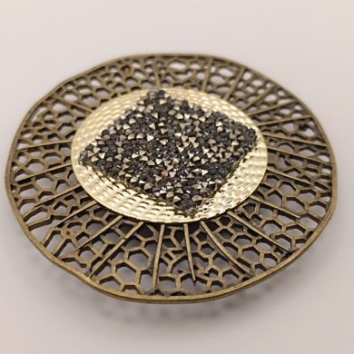 création broche aimantée pou fermer une écharpe ou décorer une tenue épaisse avec du cristal swarovski