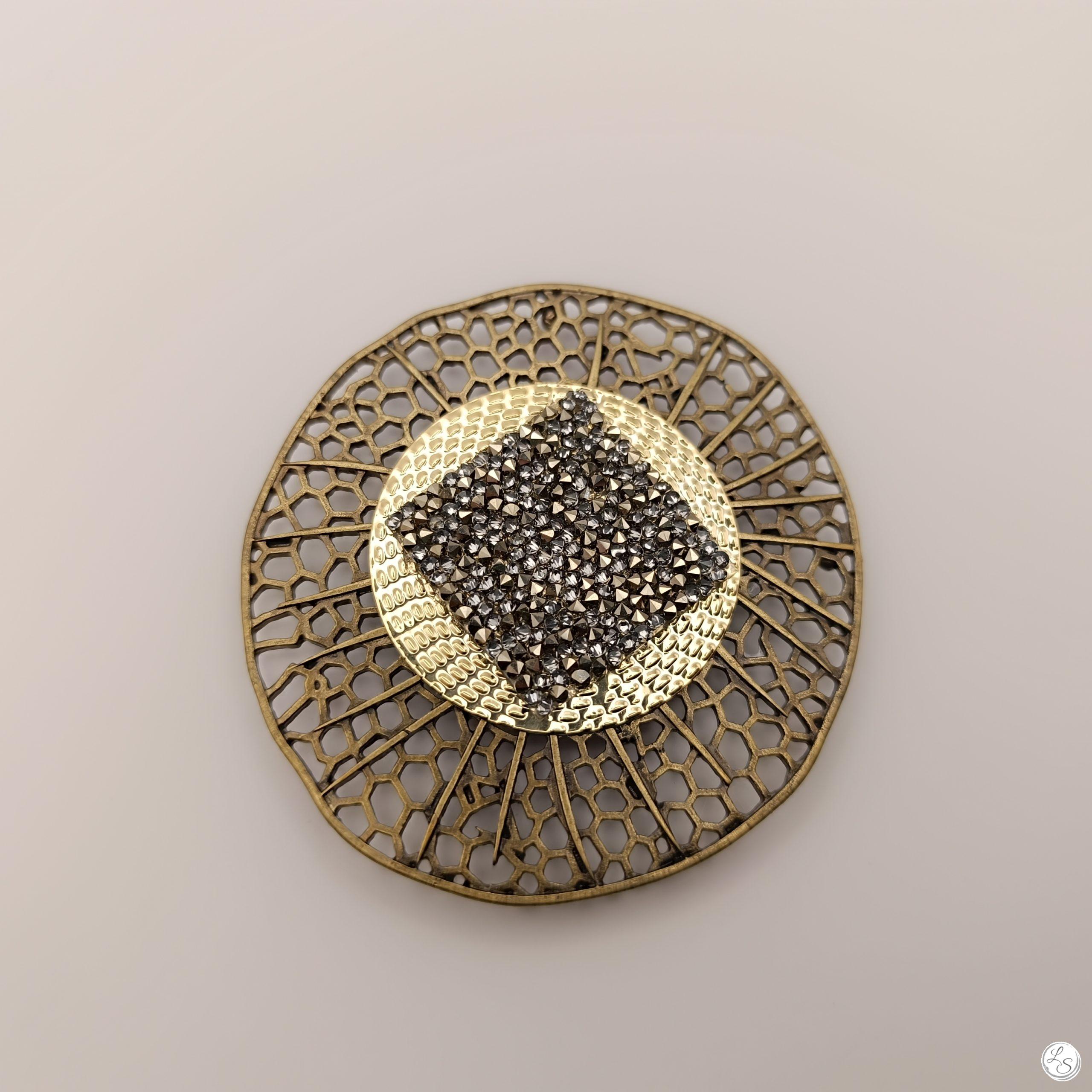 Broche aimantée "Cristal Swarovski sur grand médaillon bronze" – Image 4