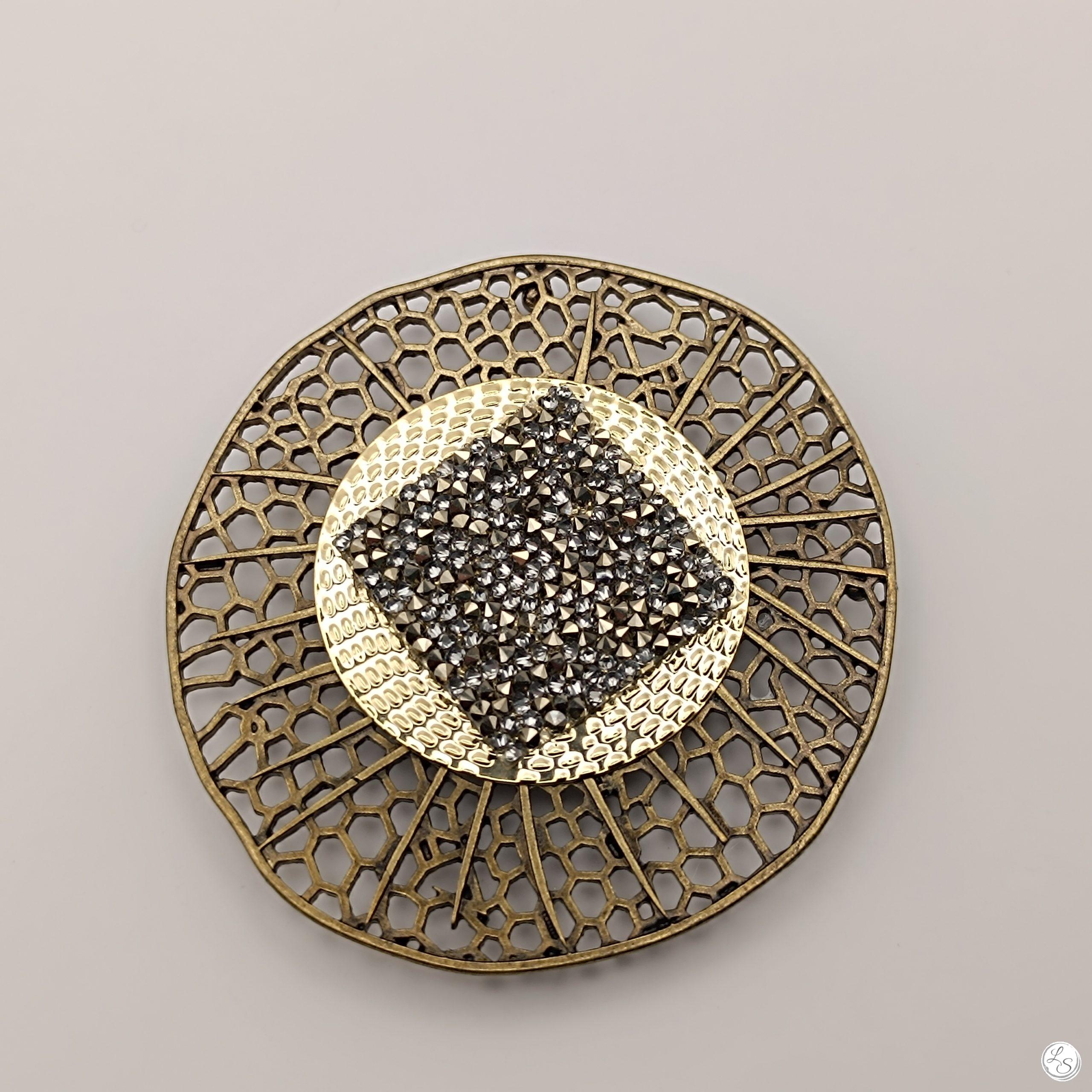 Broche aimantée "Cristal Swarovski sur grand médaillon bronze" – Image 3
