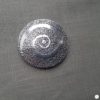 Broche aimantée "Spirale pleine en métal argenté" – Image 2