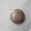 Broche aimantée "Spirale pleine en métal couleur bronze" – Image 3
