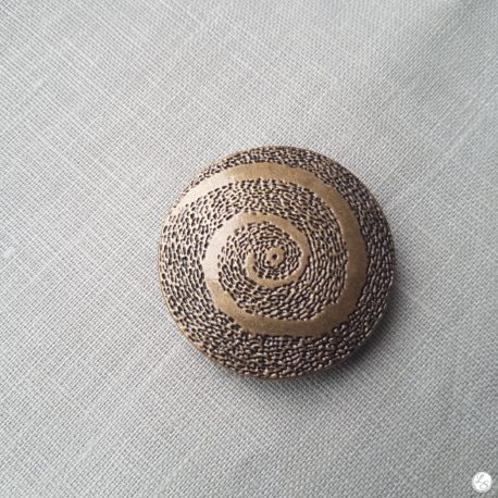 Broche aimantée "Spirale pleine en métal couleur bronze" – Image 3