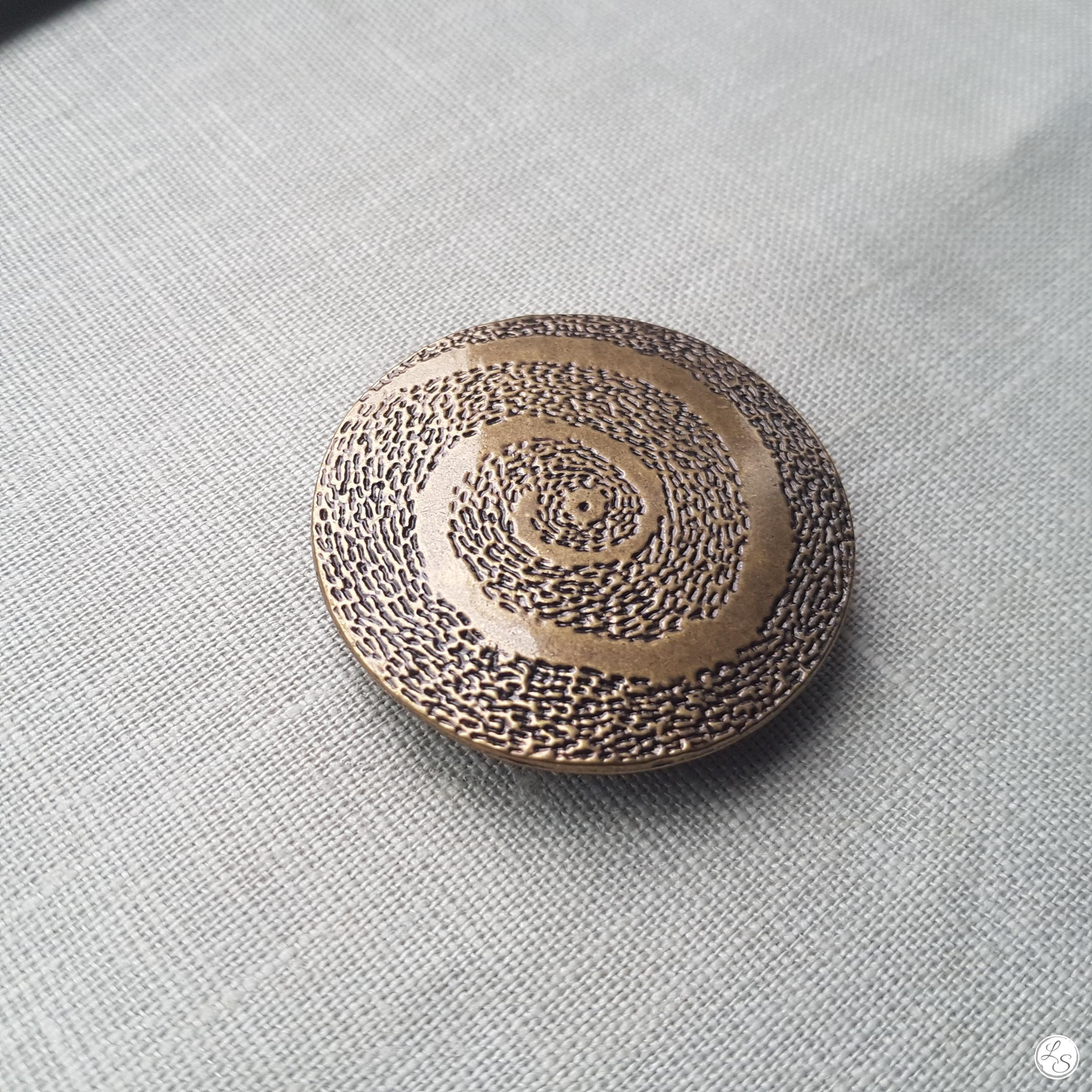 Broche aimantée "Spirale pleine en métal couleur bronze" – Image 2
