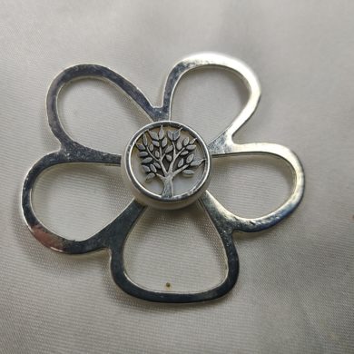 Broche aimantée "Porte lunettes fleur argentée arbre de vie"