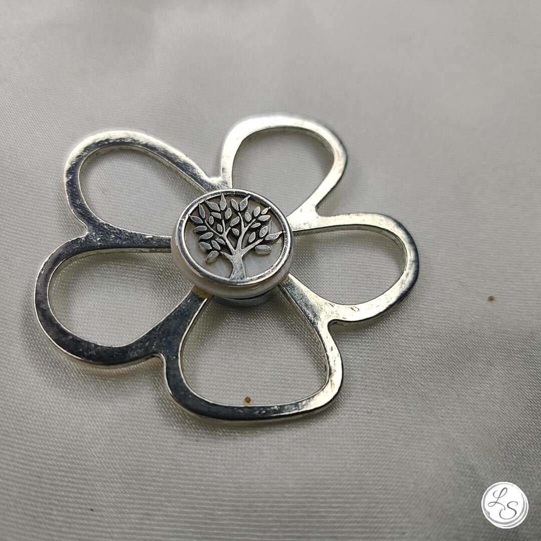 Broche aimantée "Porte lunettes fleur argentée arbre de vie" – Image 3