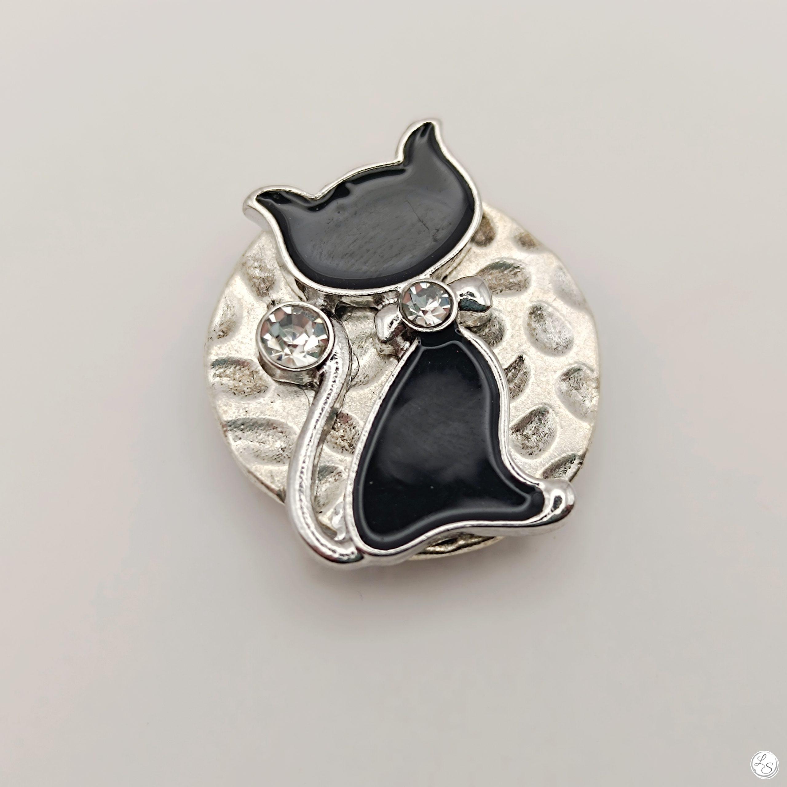 Broche aimantée "Médaillon argenté chat noir strass" – Image 4